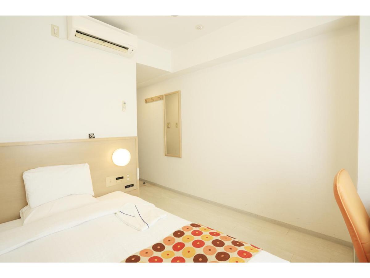 สไมล์โฮเต็ล โอกินาวานาฮะ Hotel ภายนอก รูปภาพ