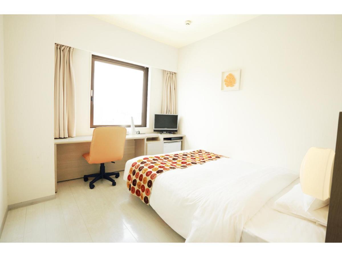 สไมล์โฮเต็ล โอกินาวานาฮะ Hotel ภายนอก รูปภาพ