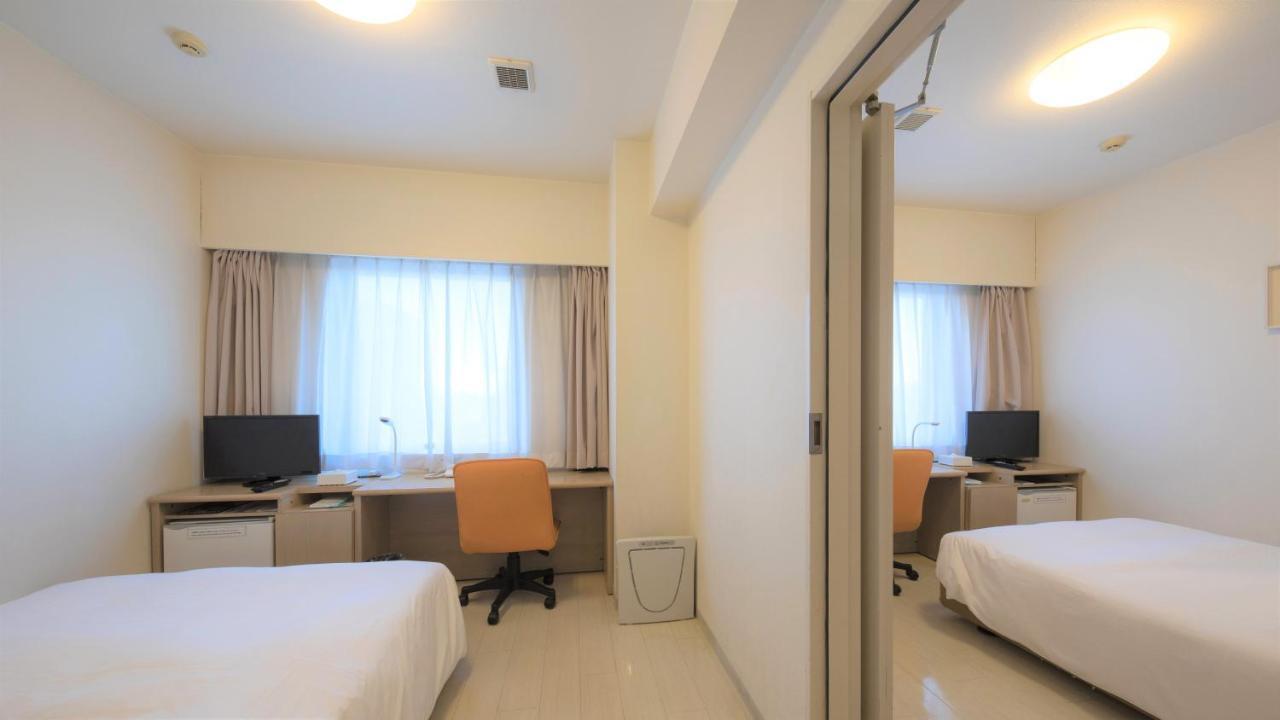สไมล์โฮเต็ล โอกินาวานาฮะ Hotel ภายนอก รูปภาพ