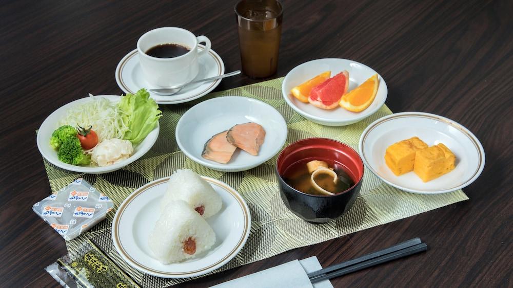 สไมล์โฮเต็ล โอกินาวานาฮะ Hotel ภายนอก รูปภาพ